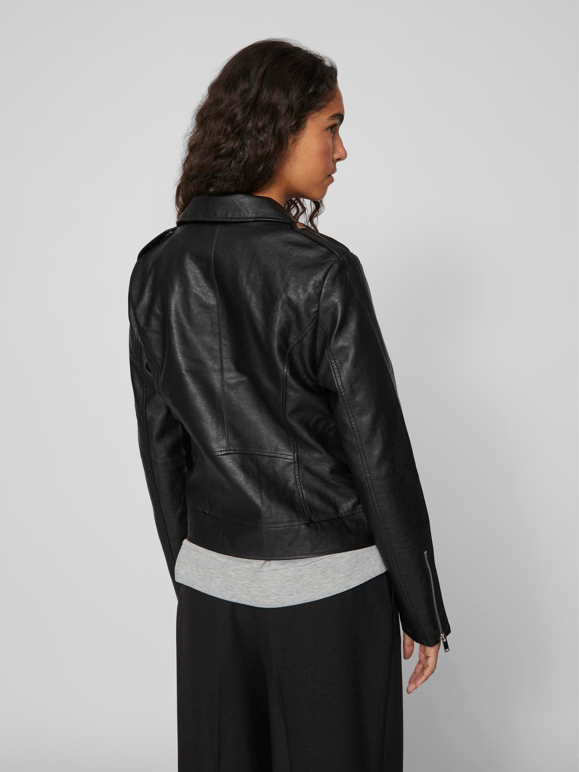 model_shot-back